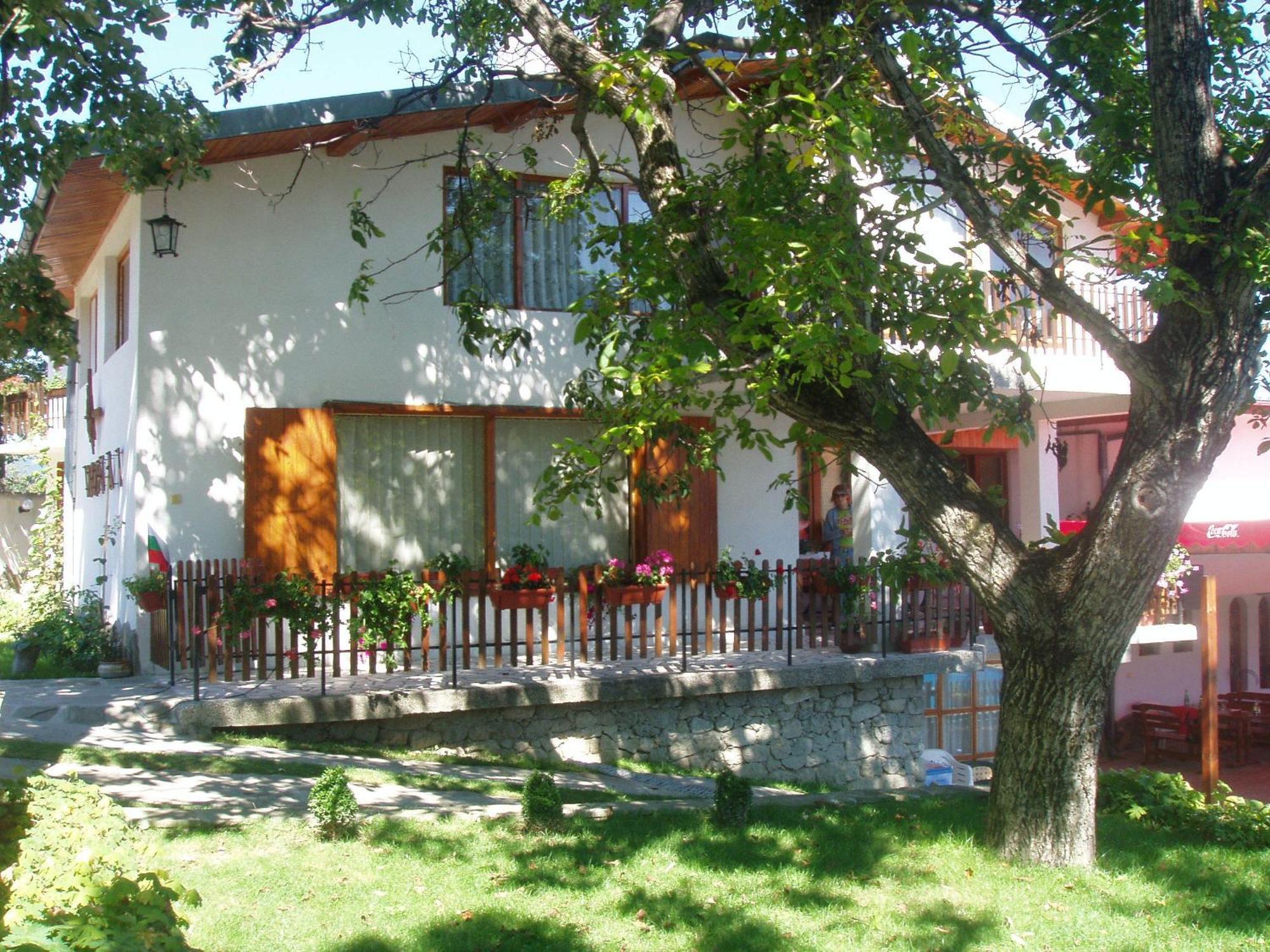 Hotel Tihiat Kat Apriltsi  Exterior photo
