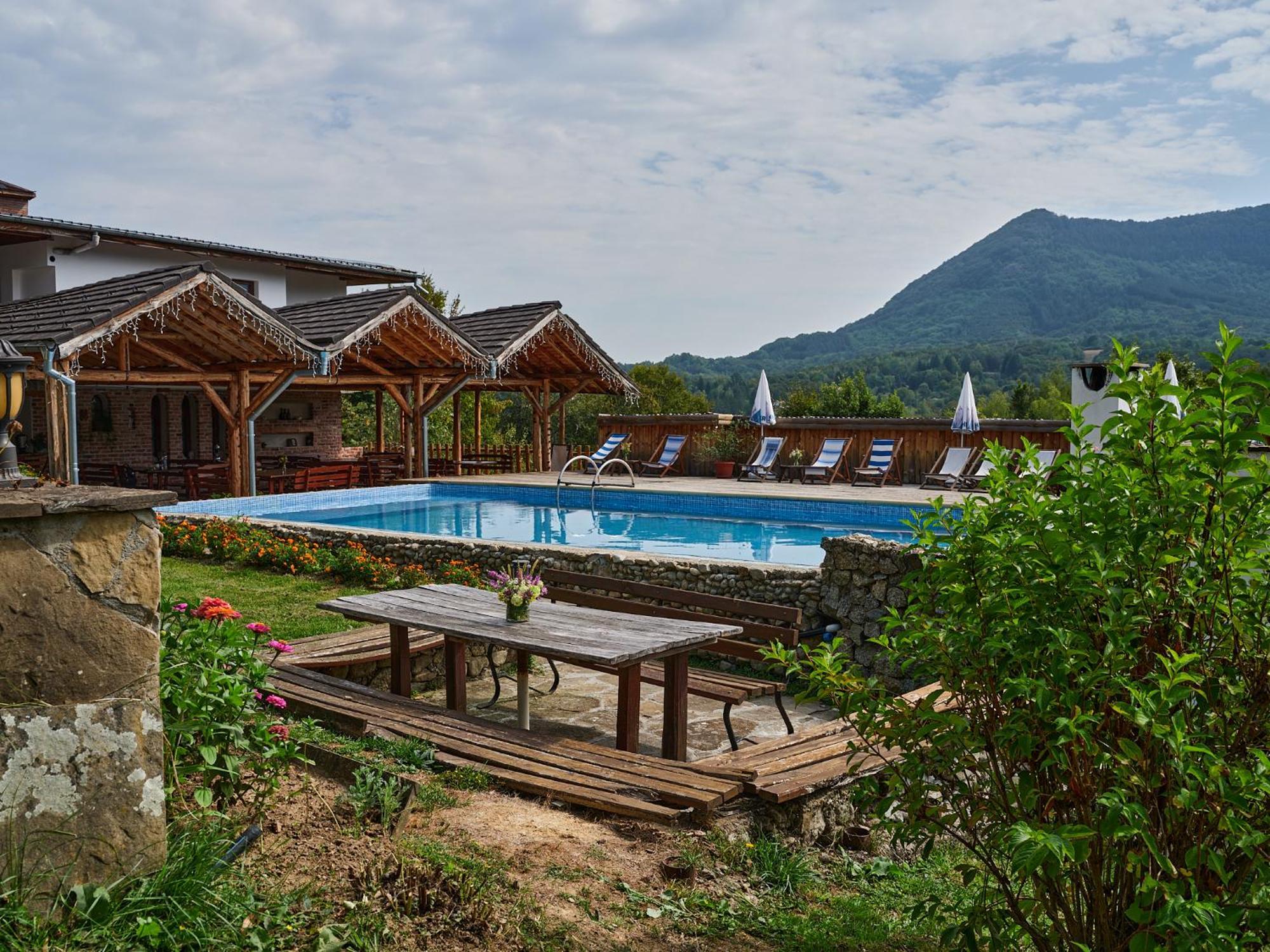 Hotel Tihiat Kat Apriltsi  Exterior photo